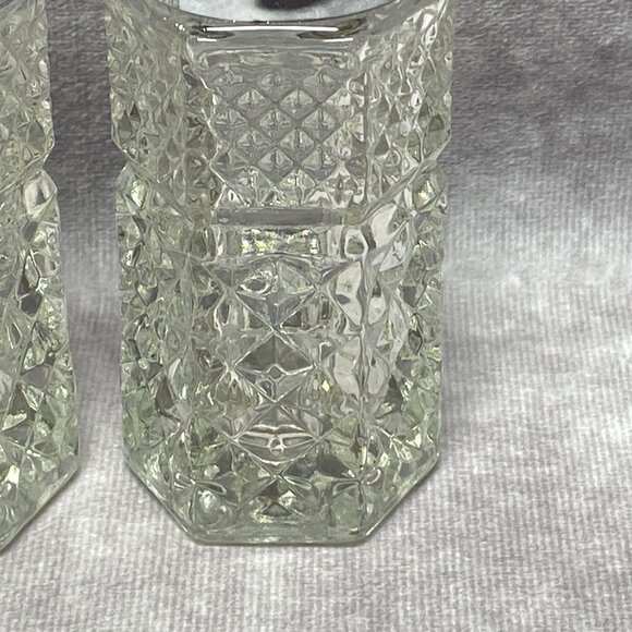 Vintage Wexford Pressed Glass Salt & Pepper Shakers With Chrome Plastic Tops - Picture 7 of 12